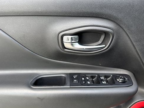 Used 2022 Jeep Renegade Trailhawk AWD/4WD image 10