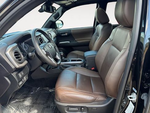 Used 2021 Toyota Tacoma Limited AWD/4WD image 6