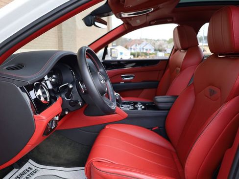 Used 2023 Bentley Bentayga Extended Wheelbase image 20