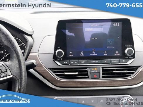 Used 2023 Nissan Altima 2.5 SV FWD image 9