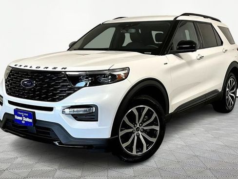 Used 2023 Ford Explorer ST-Line AWD/4WD image 3