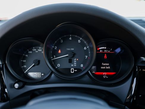 Certified 2025 Porsche Macan image 15