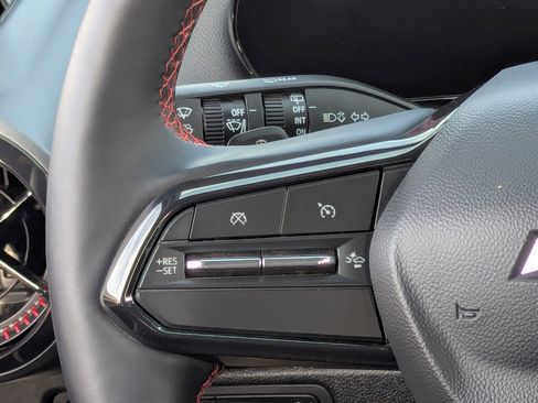 Used 2025 Chevrolet Equinox EV RS image 22