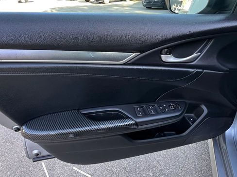 Used 2017 Honda Civic Touring image 19