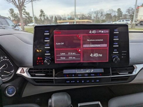 Used 2024 Toyota Sienna LE image 23