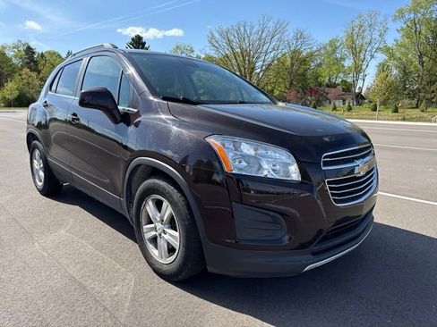 Used 2015 Chevrolet Trax LT w/ LT Sun and Sound Package FWD image 6