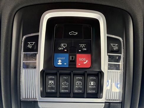 Used 2023 RAM 1500 Laramie AWD/4WD image 31