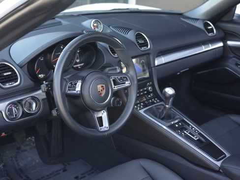 Certified 2024 Porsche 718 Boxster RWD image 4
