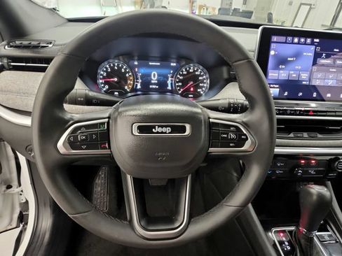 Used 2024 Jeep Compass Latitude AWD/4WD image 21