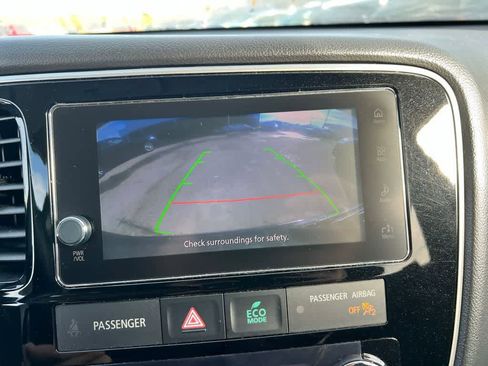 Used 2018 Mitsubishi Outlander SE image 27