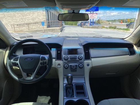 Used 2016 Ford Taurus SE FWD image 25