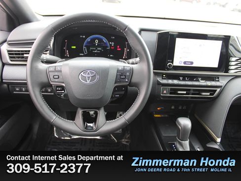 Used 2025 Toyota Camry SE image 10