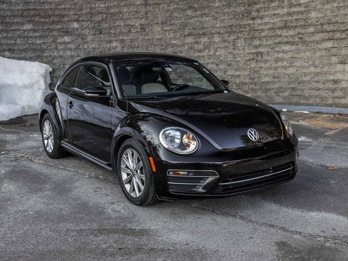 Used 2017 Volkswagen Beetle 1.8T SE image 2
