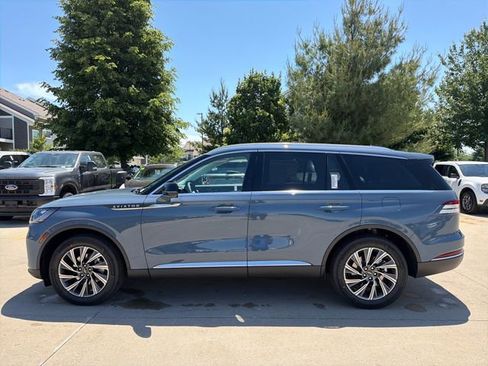 New 2026 Lincoln Aviator AWD image 9