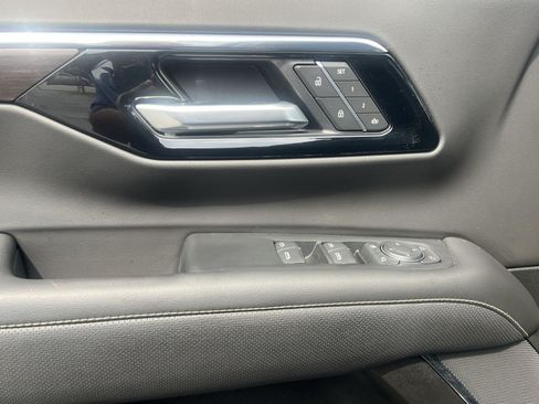 Used 2025 Chevrolet Tahoe Premier AWD/4WD image 14