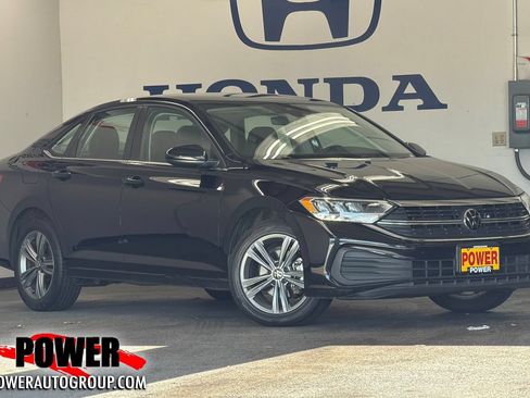Used 2024 Volkswagen Jetta SE FWD image 1