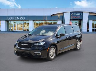 Used 2024 Chrysler Pacifica Touring-L FWD video 1
