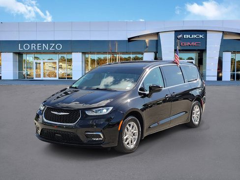 Used 2024 Chrysler Pacifica Touring-L FWD image 1
