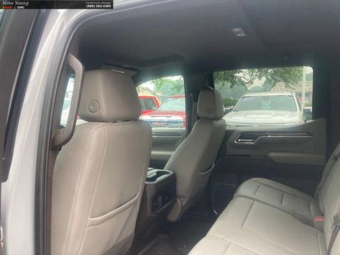 Used 2024 Chevrolet Silverado 1500 LT Trail Boss w/ Convenience Package II AWD/4WD image 14
