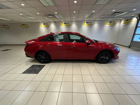 Used 2023 Hyundai Elantra Blue image 3