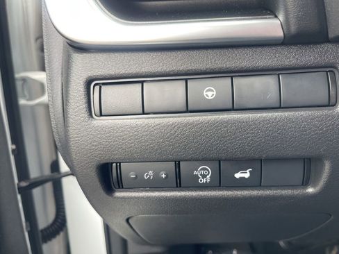 Certified 2024 Nissan Rogue SV FWD image 14