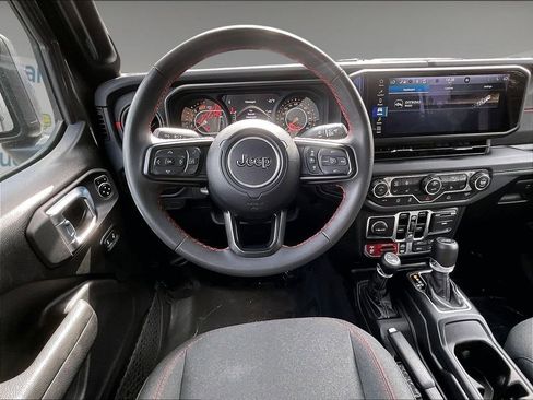 Used 2024 Jeep Wrangler Unlimited Rubicon w/ Convenience Group AWD/4WD image 18