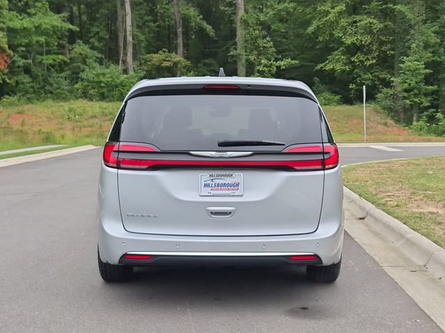 Used 2024 Chrysler Pacifica Touring-L FWD image 12