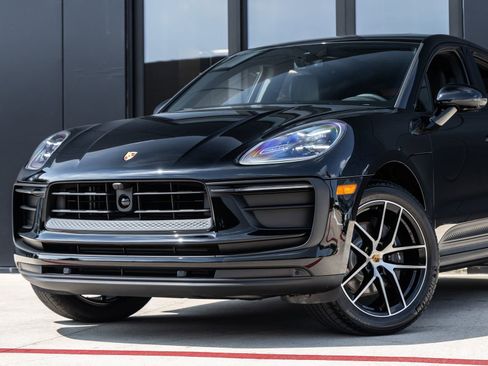 Certified 2026 Porsche Macan AWD/4WD image 7