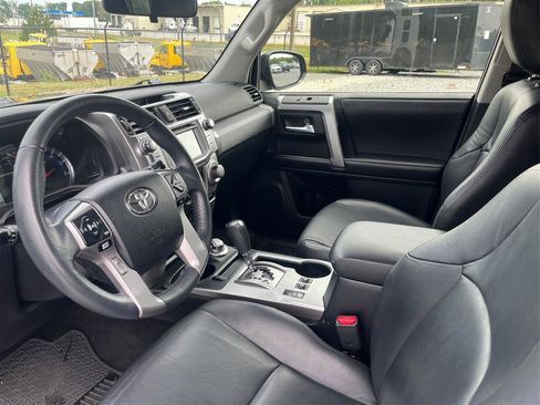 Used 2019 Toyota 4Runner SR5 AWD/4WD image 9