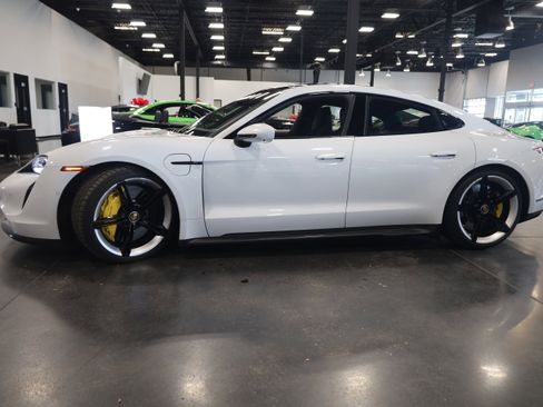 Used 2020 Porsche Taycan Turbo S image 9