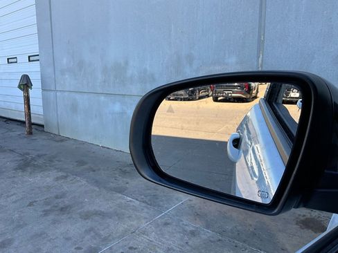 Used 2025 Jeep Compass Trailhawk image 18