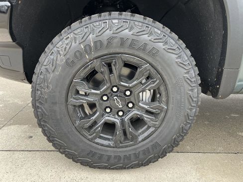 New 2026 Chevrolet Silverado 1500 ZR2 w/ Dark Appearance Package image 28