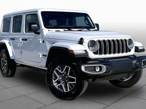 Used 2026 Jeep Wrangler Unlimited Sahara AWD/4WD image 3