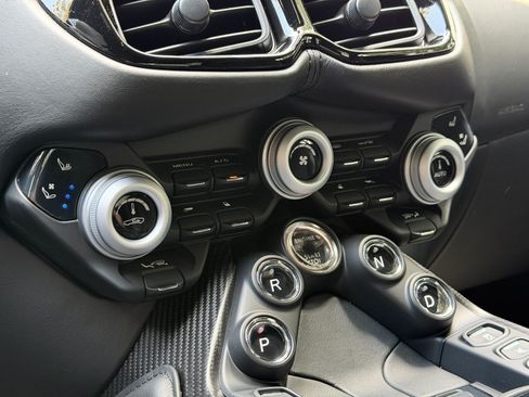 Used 2020 Aston Martin V8 Vantage Coupe RWD image 27