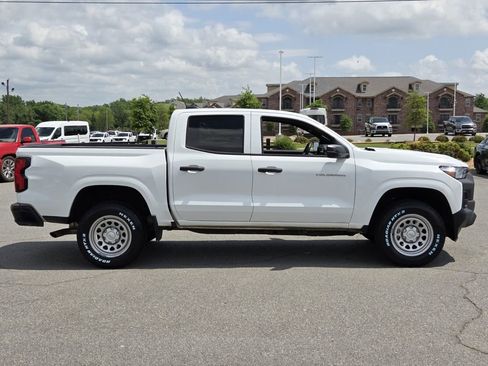 Used 2023 Chevrolet Colorado W/T RWD image 6