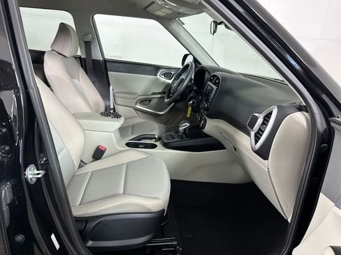 Used 2022 Kia Soul LX w/ Technology Package image 28