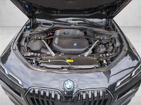 Used 2025 BMW 750e xDrive AWD/4WD image 25
