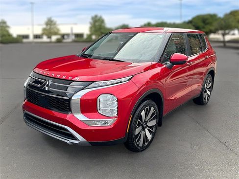 New 2025 Mitsubishi Outlander SE image 3
