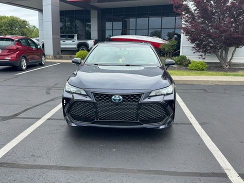 Used 2021 Toyota Avalon XSE FWD image 3