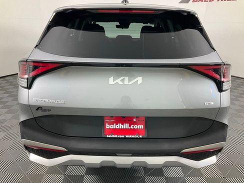 Used 2023 Kia Sportage LX image 5