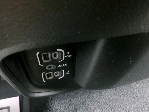 Used 2019 RAM 1500 Laramie AWD/4WD image 35