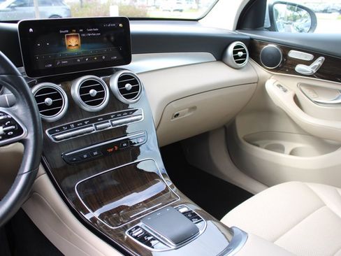 Certified 2022 Mercedes-Benz GLC 300 w/ Premium Package Lite image 17