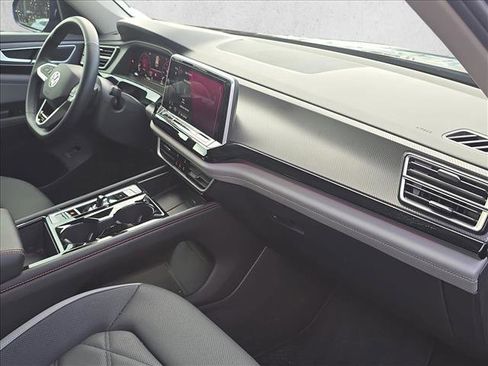 Used 2024 Volkswagen Atlas Peak Edition SE image 19