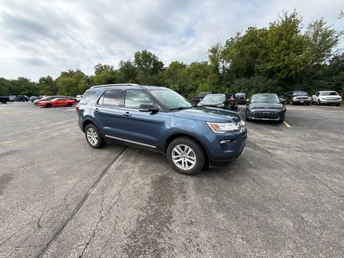Used 2019 Ford Explorer XLT w/ Equipment Group 202A AWD/4WD image 31
