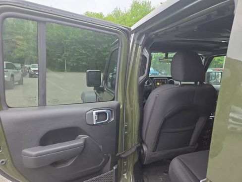 Used 2023 Jeep Wrangler Unlimited w/ Sun & Screen Package AWD/4WD image 18
