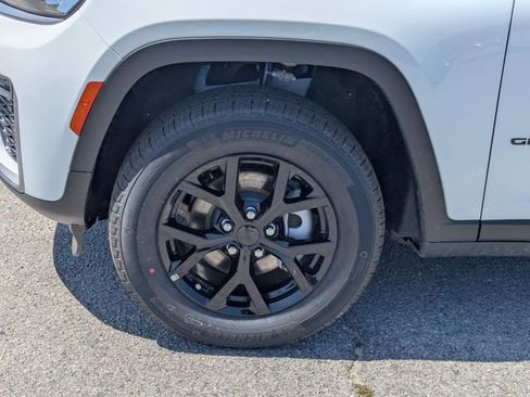 New 2026 Jeep Grand Cherokee Altitude RWD image 10