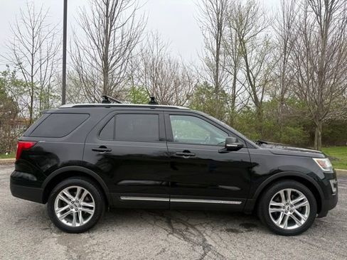 Used 2016 Ford Explorer XLT w/ Equipment Group 202A image 2