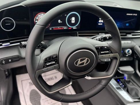 Used 2024 Hyundai Elantra SEL w/ Convenience Package image 12