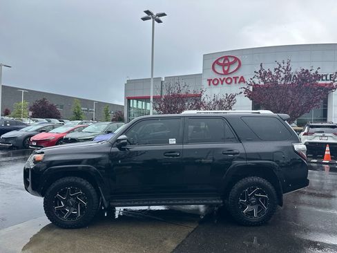 Certified 2016 Toyota 4Runner SR5 Premium AWD/4WD image 2