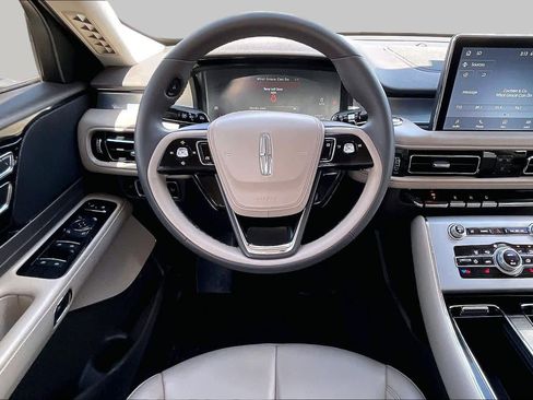 Used 2023 Lincoln Aviator 2WD image 6